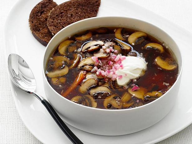 حساء الفطر مع بذور الكراوية