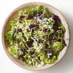 Salat mit Blauschimmelkäse-Dressing