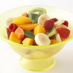 Frischer Obstsalat mit Minze