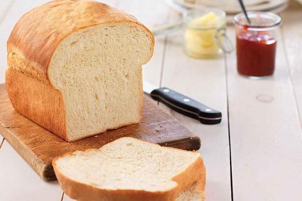 Wie man weißes Sandwichbrot backt