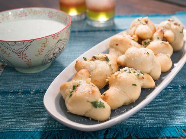 Sarımsaklı Düğüm Çörek Nasıl Yapılır?
