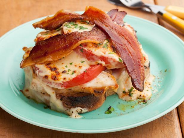 So bereitet man ein Kentucky Hot Brown Sandwich zu