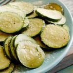 Schnell gebratene Zucchini