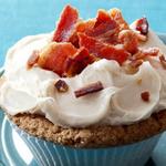 Cupcakes mit Ahornsirup und Speck