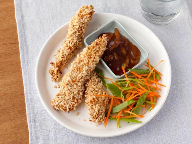 Wie man Hähnchen-Finger mit Zuckerschoten zubereitet