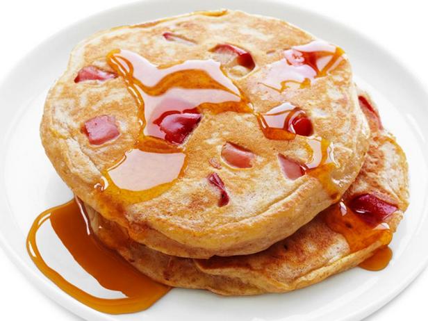 Vollkornpfannkuchen mit Äpfeln