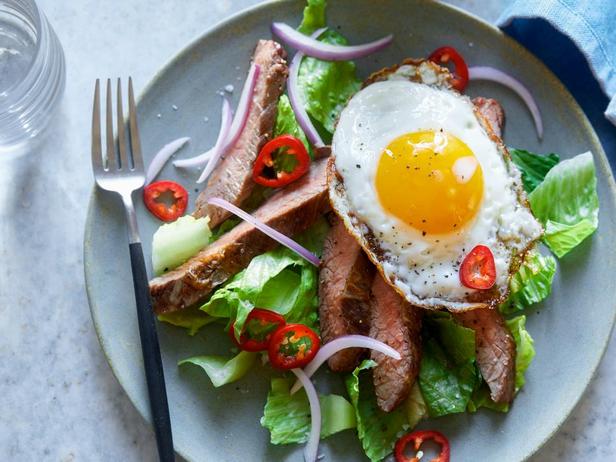 Steak- und Eiersalat (Paleo)