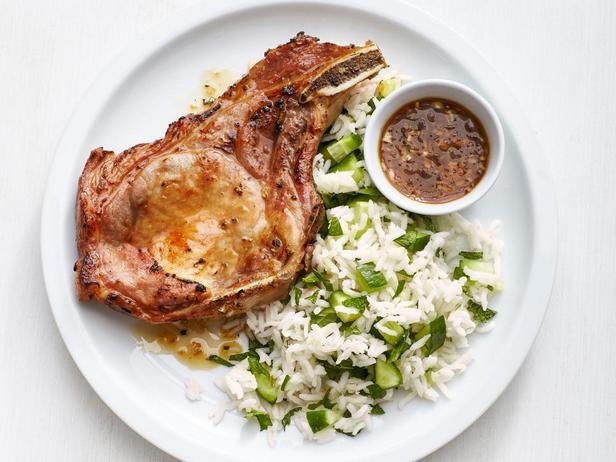 Vietnamesische Schweinekoteletts mit Ingwerreis
