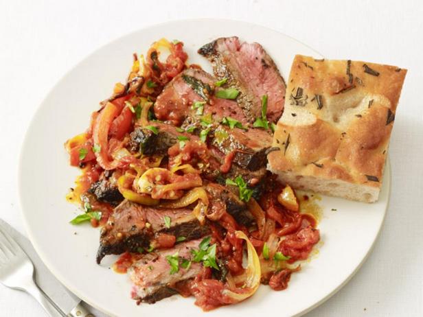 Rindersteak mit Pizzaiola-Sauce