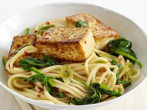 Asiatische Nudeln mit Tofu