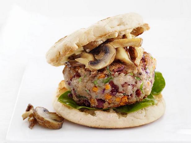 Vegetarische Burger mit Pilzen