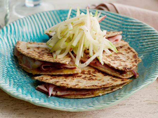 Quesadilla mit Schinken und Äpfeln