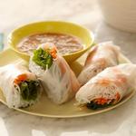 Weiche asiatische Sommerrollen mit süß-saurer Dip-Sauce