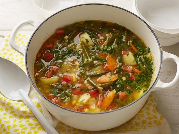 شوربة الفاصوليا الخضراء النباتية