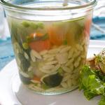 شوربة دجاج بالشعيرية في برطمان