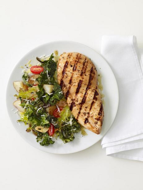 Gegrillte Hähnchenbrust mit warmem Salat