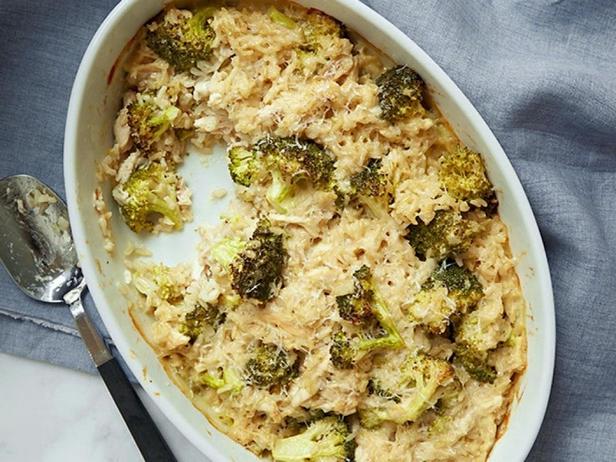 طاجن مع الأرز والدجاج والبروكلي