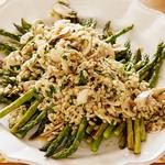 Gerstensalat mit Pilzen und gebratenem Spargel