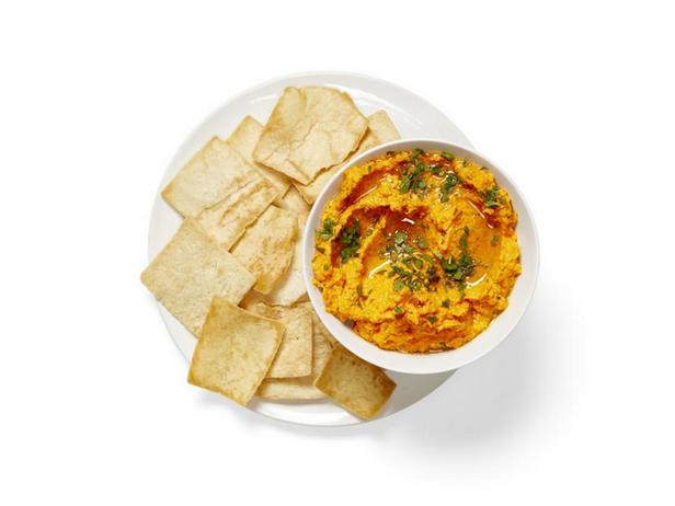 Wie man gerösteten Karotten-Hummus zubereitet