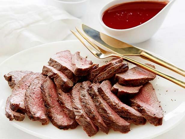 Flaches Eisensteak mit Rotweinsauce