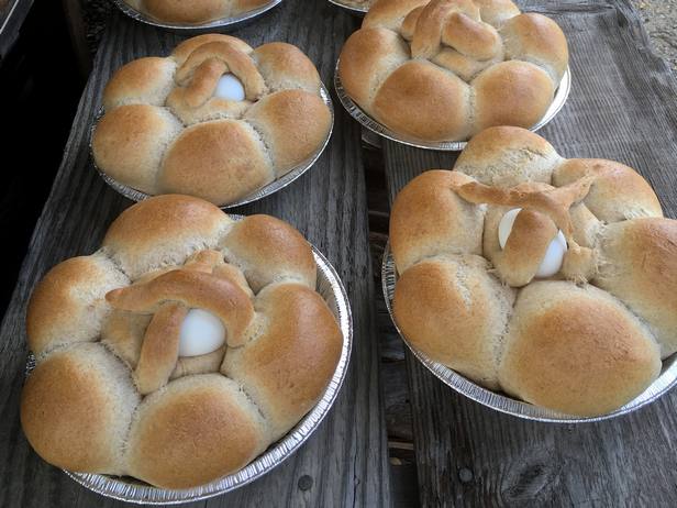 Wie man portugiesisches Osterbrot backt