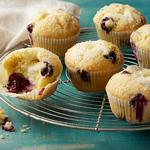 Blaubeermuffins mit Hüttenkäsefüllung