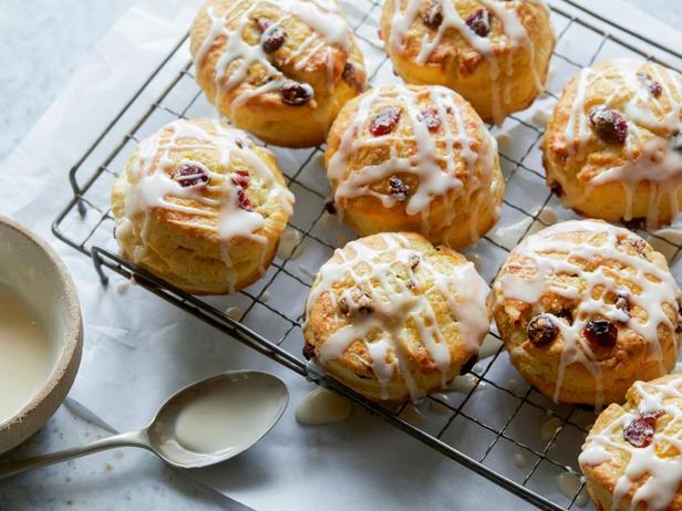 Wie man Orangen-Cranberry-Scones zubereitet