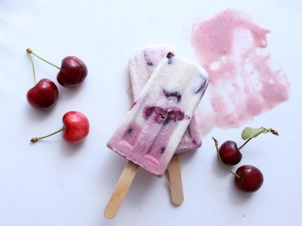 Foto – Kokos-Kirsch-Vanille-Eis am Stiel