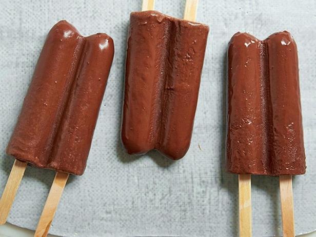 Foto – Joghurt-Eiscreme mit Schokolade