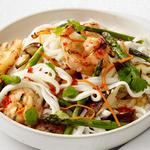 Reisnudelsalat mit gegrillten Garnelen