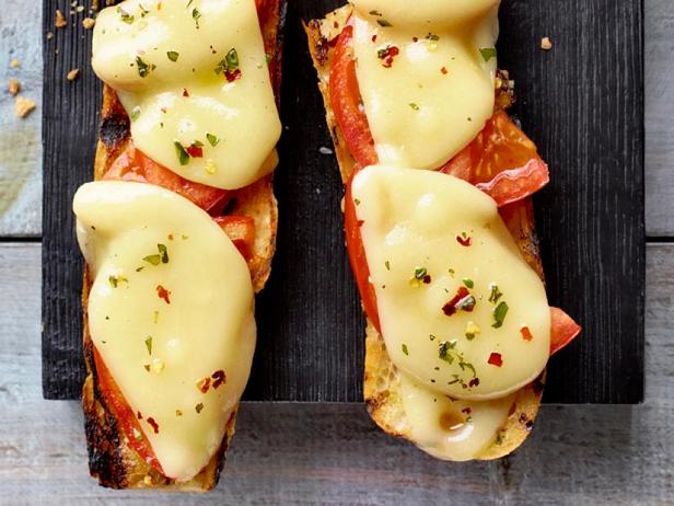 Zubereitung – Warme Sandwiches mit Tomaten und Käse