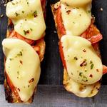 Warme Sandwiches mit Tomaten und Käse