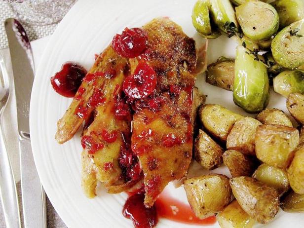 Zubereitung - Knusprig gebratene Ente mit Kirsch-Rosmarin-Sauce