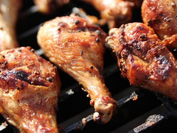 Zubereitung - Gegrillte Hähnchenschenkel mit geräuchertem Salz und Pfeffer