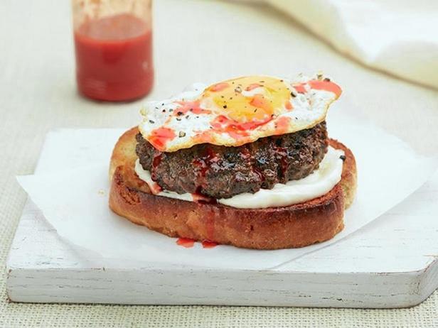 So bereiten Sie einen Eierburger zu