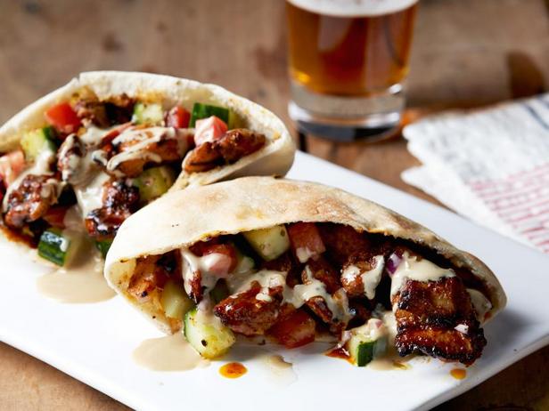 Zubereitung - Hähnchen-Shawarma mit Gurken-Tomaten-Relish und Tahini-Sauce