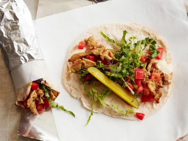So bereiten Sie schnelles Hähnchen-Shawarma zu