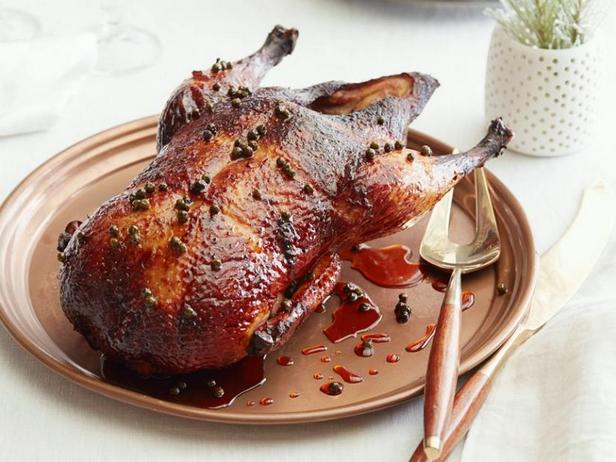 طريقة تحضير البط المشوي مع صلصة الفلفل الأخضر