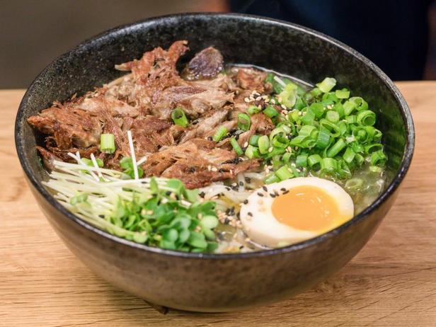 Come preparare il ramen Tonkotsu con anatra arrosto croccante