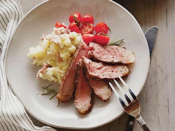 Zubereitung - Gegrilltes Porterhouse-Steak mit Rosmarin und Knoblauch