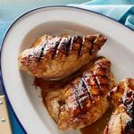 Gegrilltes Honig-Hähnchen mit Erbsen-Minz-Sauce