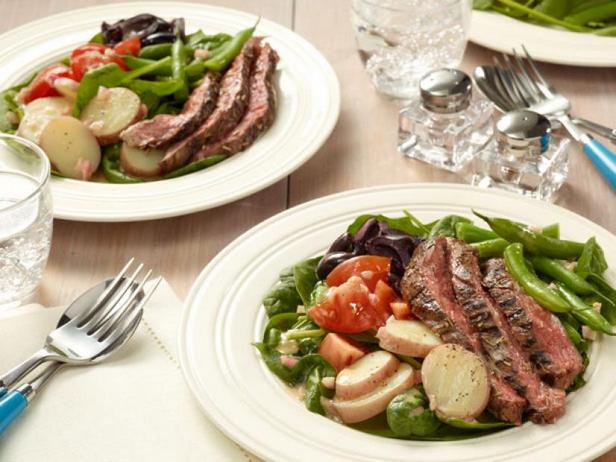 Come preparare - Insalata Niçoise con bistecca alla griglia