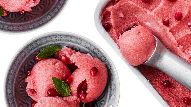 Kuinka tehdä granaattiomena-minttusorbettia