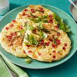 Pfannkuchen mit Mais, Tomaten und Green-Goddess-Dressing