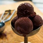 Dunkles Schokoladensorbet