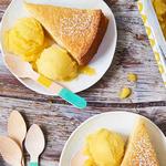 Mangosorbet mit Amaretto, kandierten Früchten und Lebkuchen