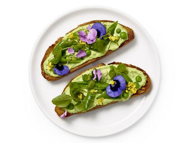 Zubereitung - Ricotta-Crostini mit essbaren Blüten