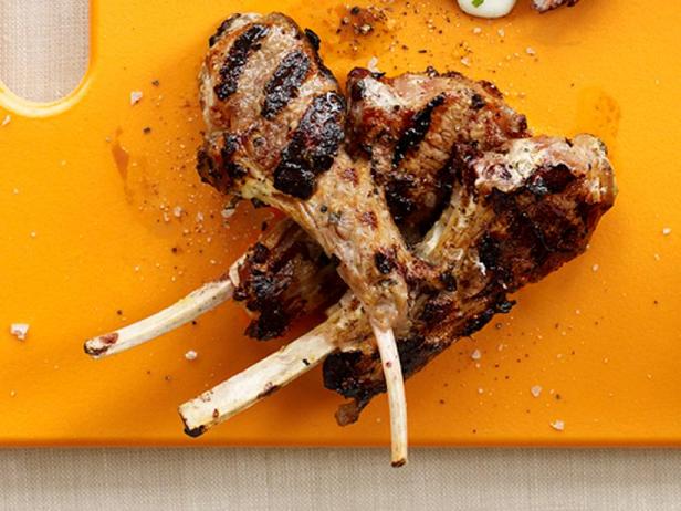 Come preparare - Carré d'agnello marinato allo yogurt e menta