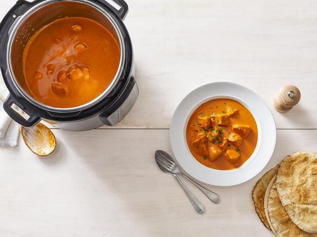 Wie man Murg Makhani zubereitet: Hähnchen nach indischer Art in Tomaten-Sahne-Sauce aus dem Schongarer