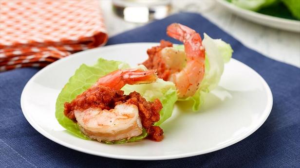 Come preparare i gamberi fritti con salsa cocktail fatta in casa